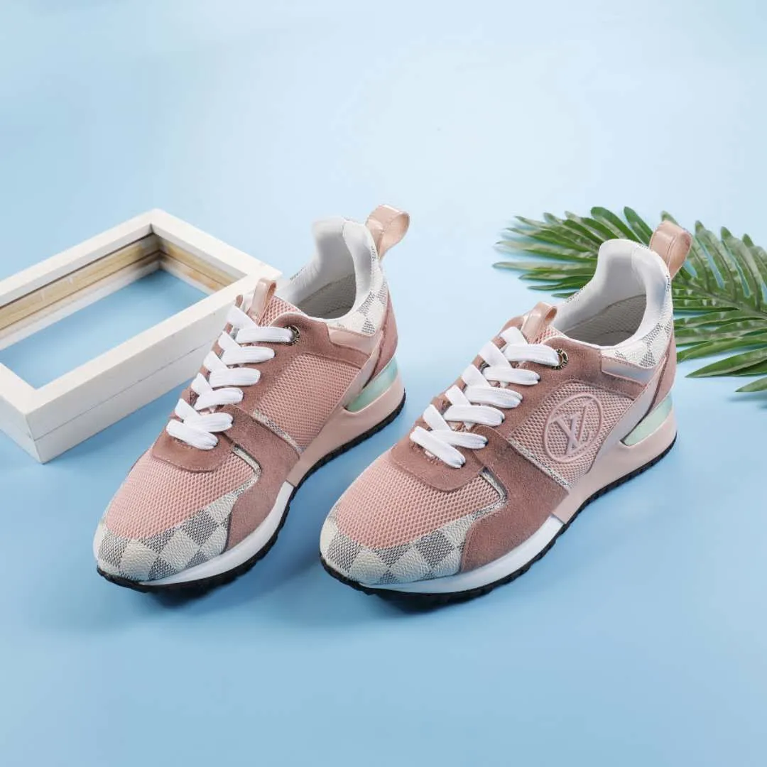 👟👟Ex-factory price 400👟👟 Men's size +10 Couple style, 2019 spring and summer new LOUIS VUITTON The same style of casual sports shoes is launched on Louis Vuitton's official website. Fabric: imported cowhide/cow velvet/breathable mesh, (imported mesh with silicone LV logo), rubber combination outsole, 2cm behind the sole, built-in 0.5cm comfortable feet, size 35-41 for women, 39-46 for men, welcome new and old customers to repost pictures for sale